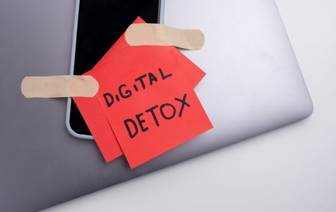 Detoxing digital: Cum să nu mai pierzi ore pe rețelele sociale fără să știi