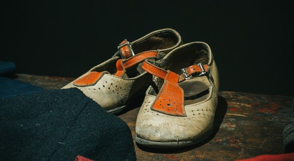 Pantofi victime Holocaust Polonia