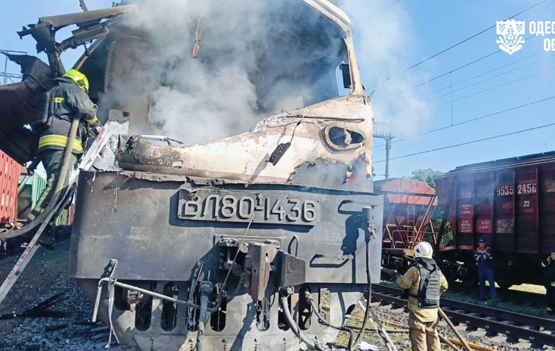 Un tren cu 340 de pasageri a fost lovit de o dronă rusească în Odesa: mecanicul de locomotivă și ajutorul lui au murit pe loc