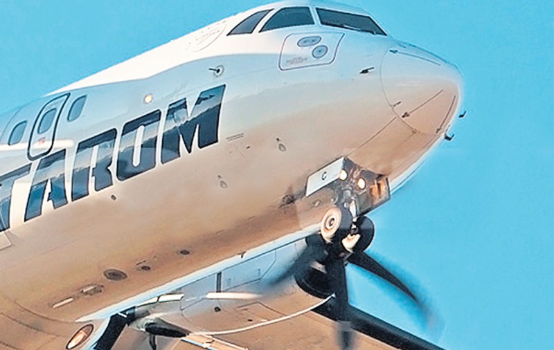 Halal aeroport! Viaţa pasagerilor din cursa TAROM Bucureşti - Iaşi, pusă în pericol de animalele sălbatice care se plimbă libere pe pistă: s-au ciocnit la aterizare cu un porc mistreţ