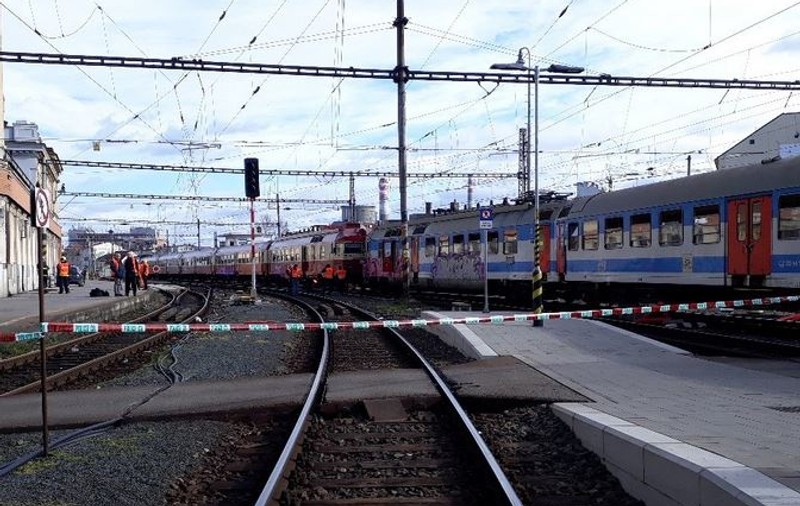 Două trenuri s-au ciocnit frontal, într-un oraș din Cehia. 21 de oameni au fost răniţi