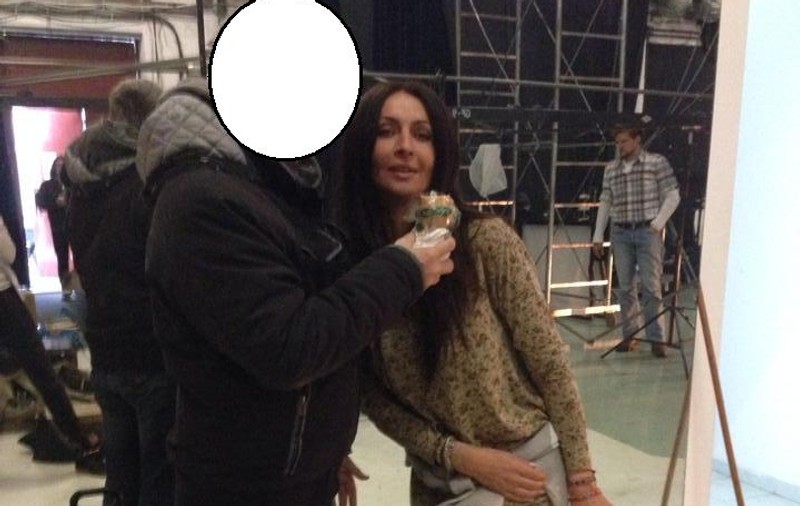 Raduleasca, ademenită cu shaorma. Vezi cine este masculul care îi dă divei SHAORMA!