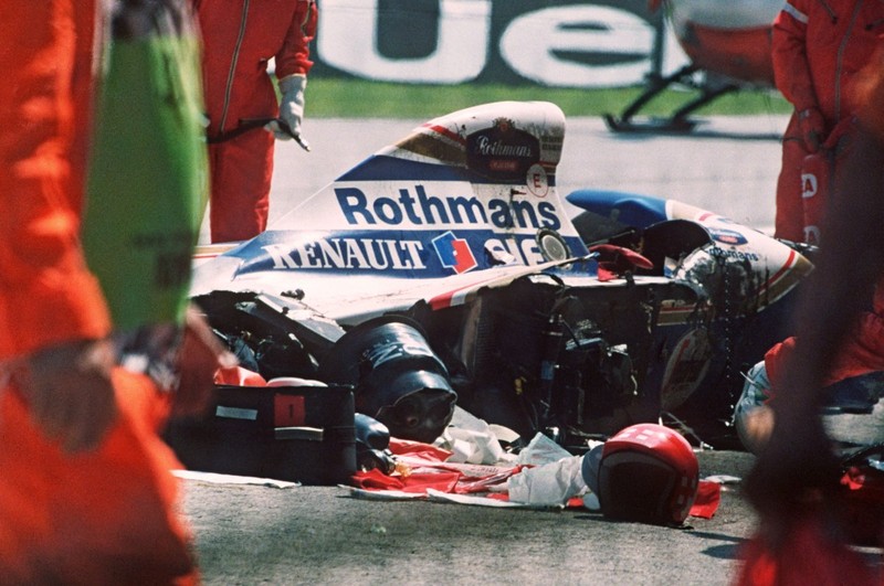 Așa arăta mașina Williams Renault a lui Senna la câteva minute după accidentul fatal. Foto: Profimedia