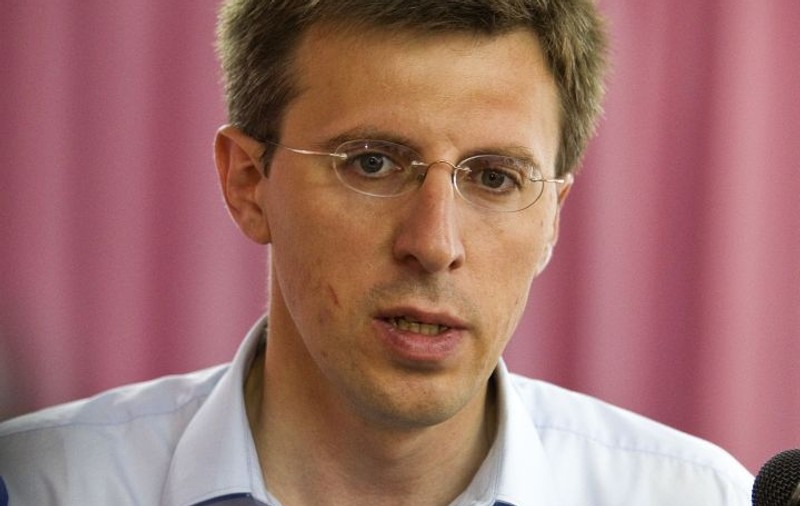 UPDATE | Dorin Chirtoacă a fost surprins la plimbare, în timp ce se află în arest la domiciliu