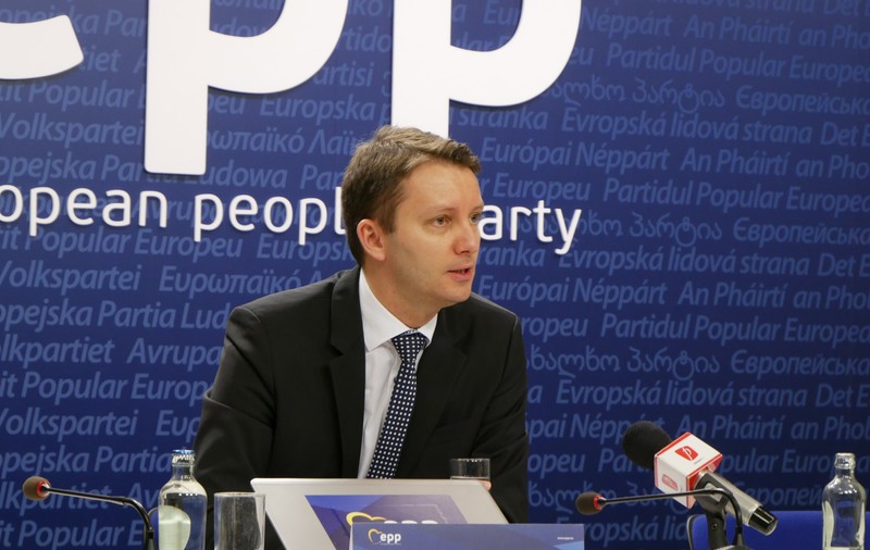 VIDEO/ Criticile SUA, aplaudate de la Bruxelles: ,,Premierul Tudose este nefrecventabil, fuge lumea civilizată de el”
