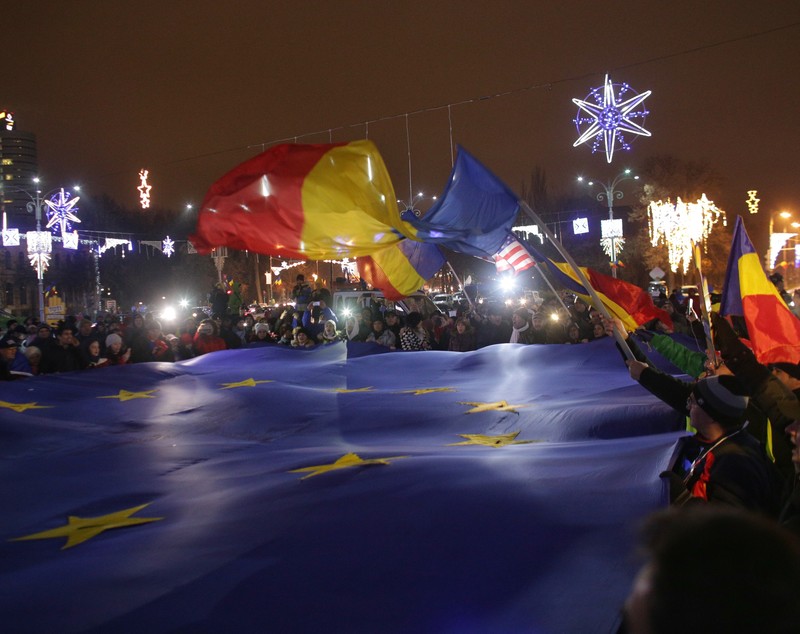 FOTO. Nou protest în Piața Victoriei din București. Manifestanții au cerut demisia lui Dragnea și Tăriceanu