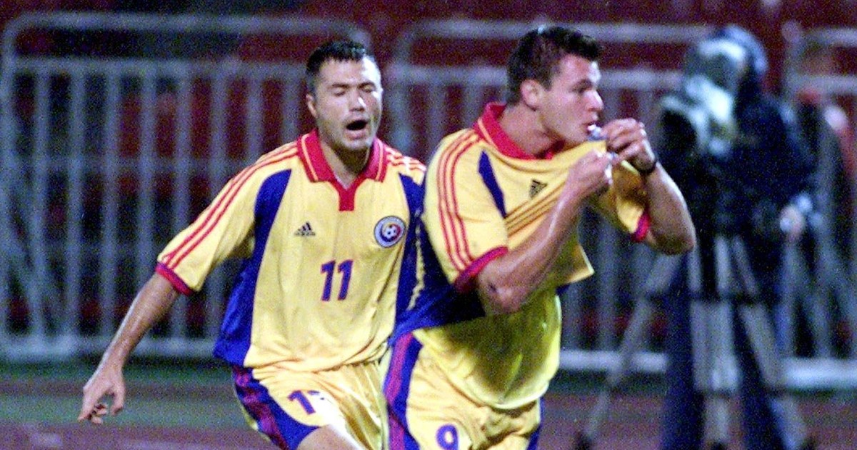 Atacanţii Adrian Ilie, stânga, şi Marius Niculae, dreapta, au fost eroii primei victorii a naţionalei Românie la Budapesta FOTO: EPA PHOTO ATTILA KISBENEDEK