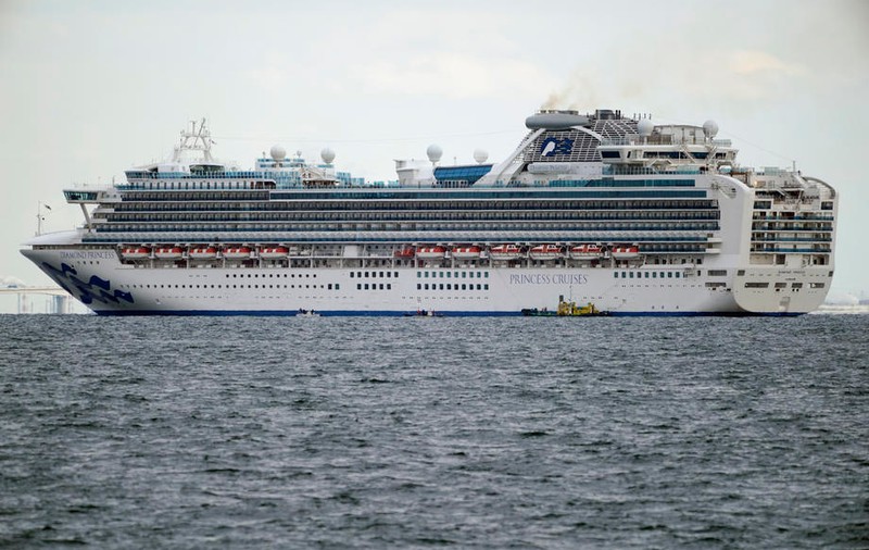 Coronavirusul a bagat în carantină o navă de croazieră, în Japonia. 3.711 de persoane, izolate la bord