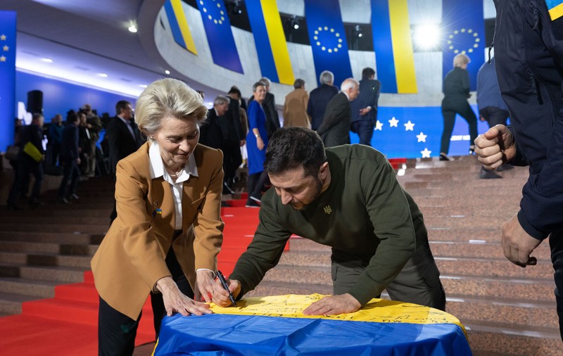UE va anunța oficial în luna decembrie că încep negocierile de aderare cu Ucraina, susțin diplomați europeni citați de Politico