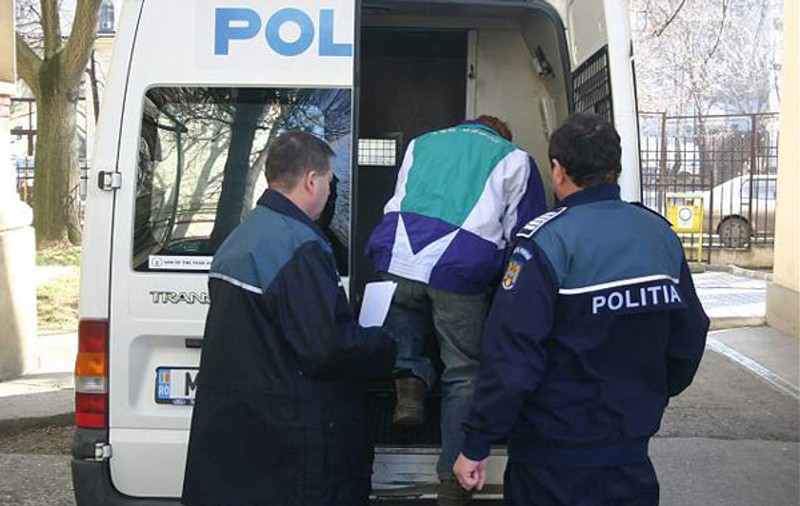 O bolnavă psihic a fost răpită și violată timp de 11 zile. Femeia din Vaslui ar fi fost externată fără știrea familiei