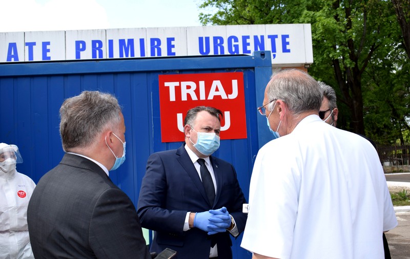 Cu furie, despre cei pe care i-am pierdut cu zile, în așteptarea unei „alte Românii”