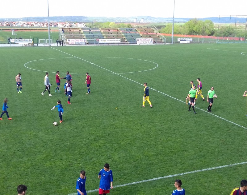 Răzmeriță la Petrolul Ploiești. 10 suporteri prahoveni i-au băgat în ședință pe fotbaliști, după 1-3 cu Luceafărul Oradea
