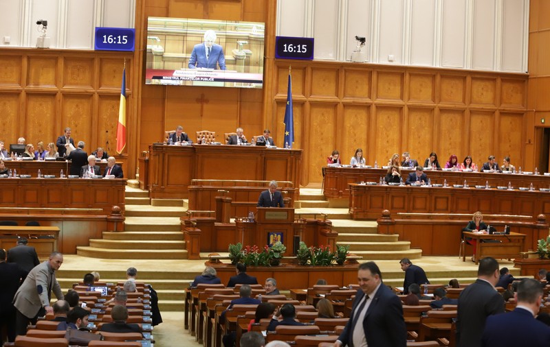 UPDATE. Parlamentul  a modificat legea plafoanelor, pentru a finanţa majorarea alocaţiilor pentru copii