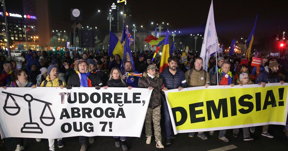 Marș de protest din Piața Victoriei până la Ministerul Justiției, pentru retragerea OUG 7 . Inquam Photos / George Călin