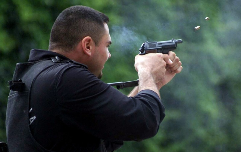 Urmărire ca-n filme în Satu Mare. Un polițist de la frontieră a fost atacat, iar două persoane au fost împușcate