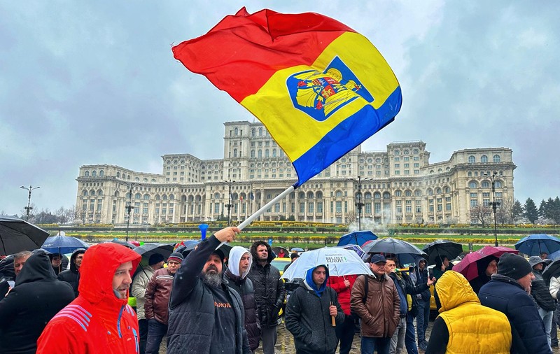 Miting de protest la Agenția Națională pentru Sport. Angajații cer majorarea salariilor cu 25% și plata orelor suplimentare
