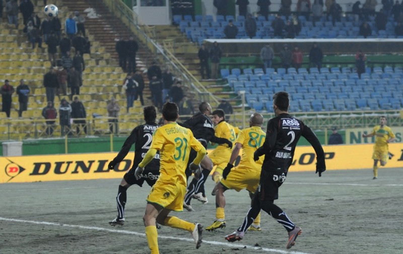 Înaintea meciului direct, jucătorii de la FC Vaslui şi Rapid au stat la aceeaşi masă!