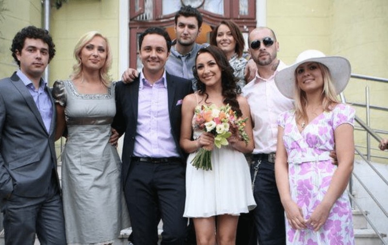 Andra a împlinit 37 de ani și 15 ani de căsnicie cu Măruță. Imagini de colecție de la nunta pe care au avut-o la Târgu Jiu, cu 800 de invitați