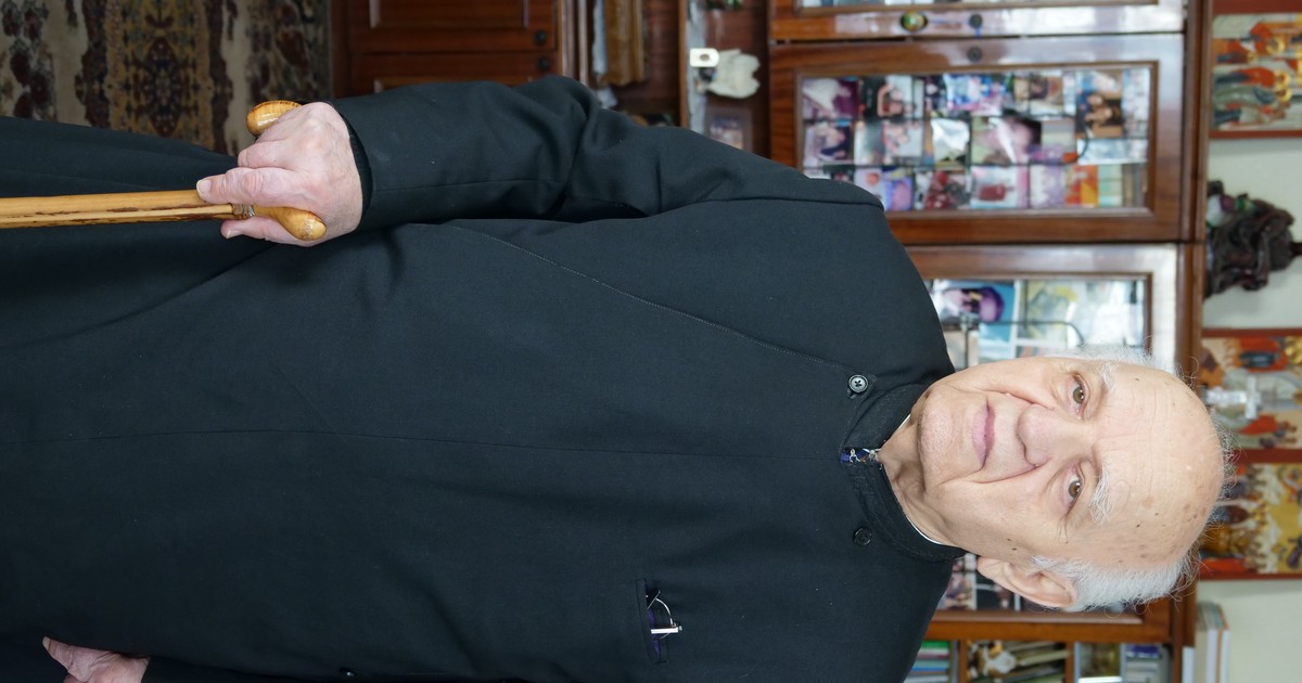 Părintele Nicolae Bordaşiu, de la Biserica Sfântul Silvestru din București, care a suferit prigoana, temnița și represaliile regimului comunist, le transmite românilor de Florii să fie uniți în credință, pentru că numai așa vor învinge toate ispitele și asupririle.