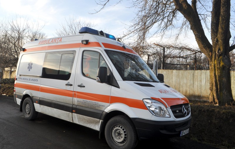 Trei copii și tatăl lor, duși la spital cu arsuri, după o explozie puternică într-o casă din județul Vaslui
