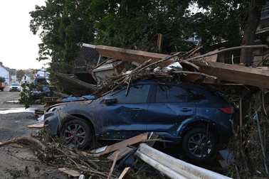 Sute de vehicule au fost distruse de inundațiile din vestul Germaniei | Foto: Profimedia