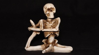 statueta schelet mic