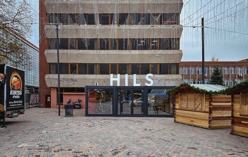 Primarul Negoiță a instalat la târgul de Crăciun de la Hala Laminor un birou de vânzări pentru complexul rezidențial HILS, al fratelui său. Minicartierul urmează să fie construit lângă hală