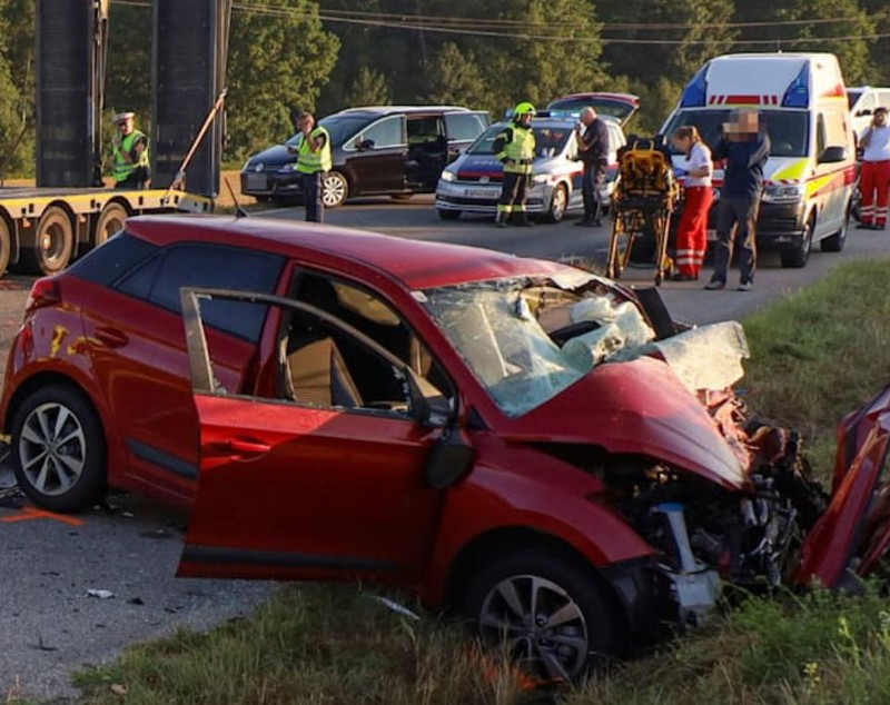 Un frate și o soră au murit aproape la fel, în câte un Hyundai roșu lovit de un camion, la doi ani distanță, în Austria