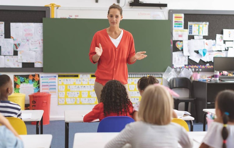 Școlile ar putea rămâne fără 6.000 de profesori, dacă se aplică interdicția de cumul pensie-salariu în Educație