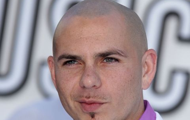 Pitbull zice într-un cântec de fetele din România: "Mi-a zis că pot să o am pe ea şi pe sora ei" | Audio