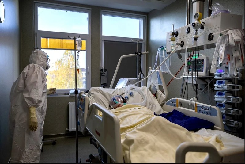 Mai mult de jumătate din paturile ATI vor fi dotate cu ventilatoare mecanice funcţionale, în decembrie, față de primăvara acestui an | Foto: Eli Driu