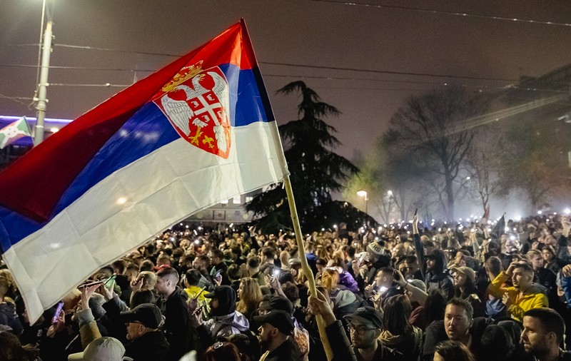 Român la protestul uriaș din Belgrad: „Asta e lupta noastră alături de poporul majoritar!”