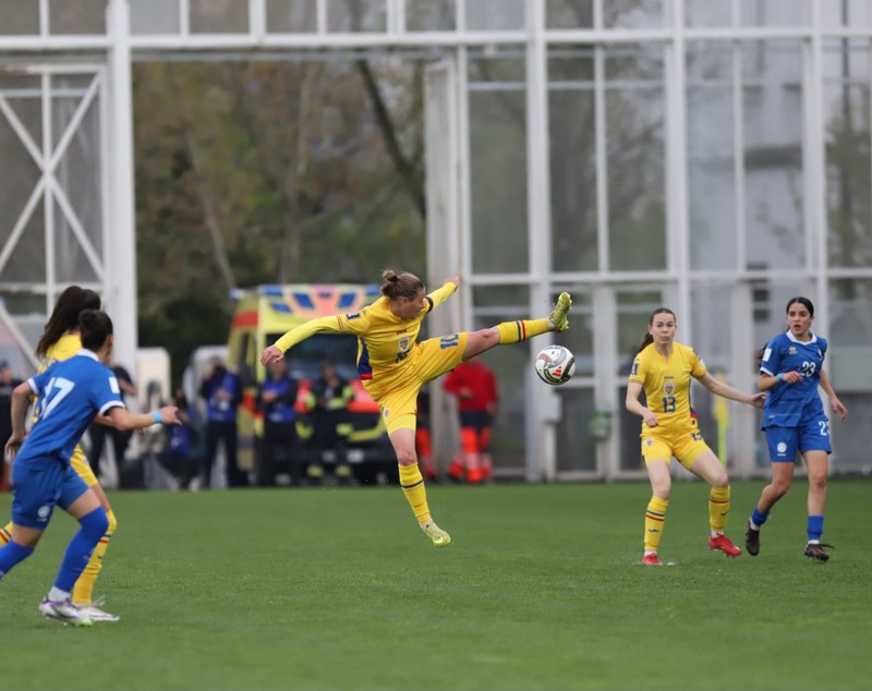 Meciul România - Cipru, în preliminariile CM de fotbal feminin, întrerupt din cauza furtunii din București
