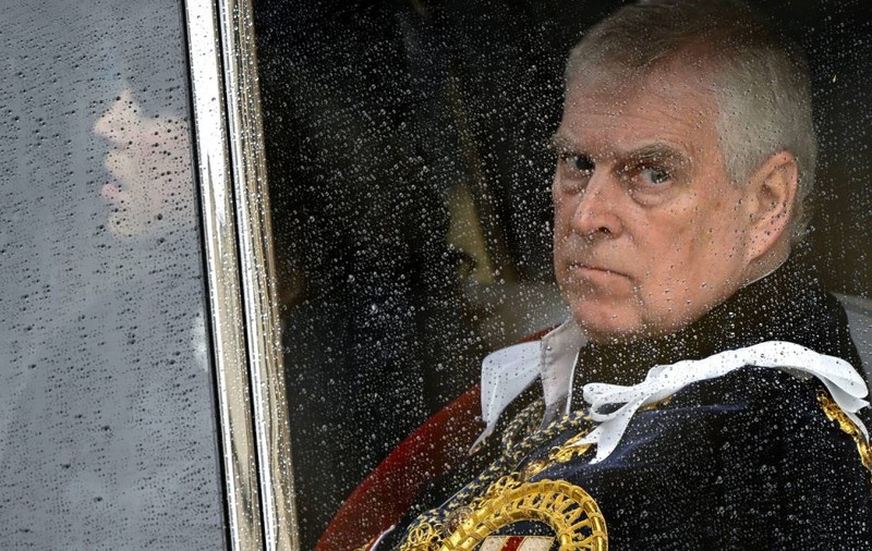Prințul Andrew renunță la titlurile regale după scandalurile Epstein și acuzațiile de spionaj chinezesc