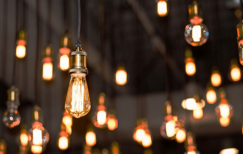 Cine a inventat becul? Detalii inedite despre istoria becului electric