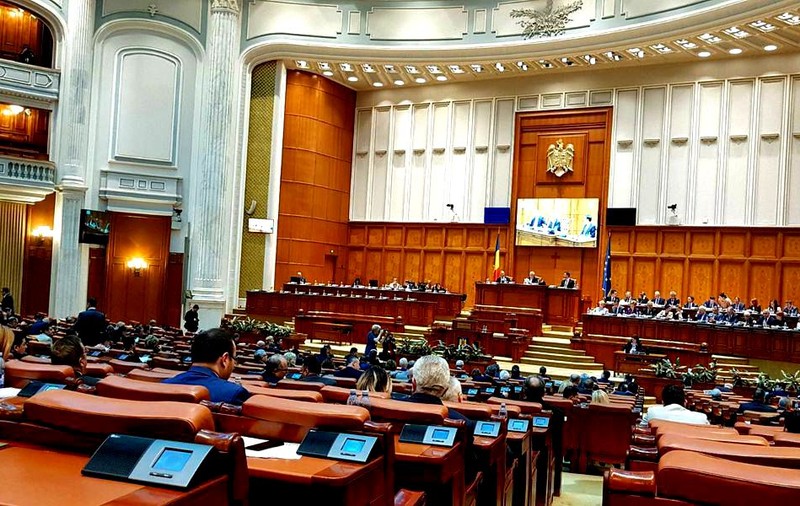 UPDATE | Deputaţii au votat proiectul privind amânarea plăţii chiriilor, pe perioada stării de urgenţă. PNL acuză subminarea economiei