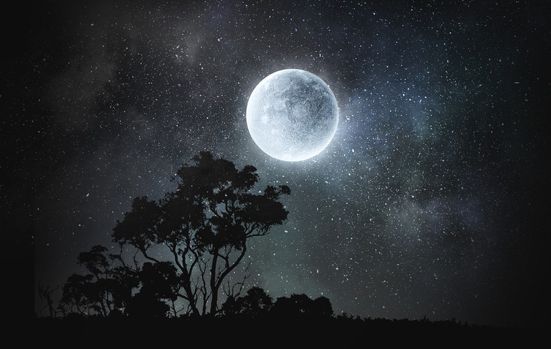 Luna plină din 22 august. Cum sunt afectate zodiile de Luna plină din Vărsător