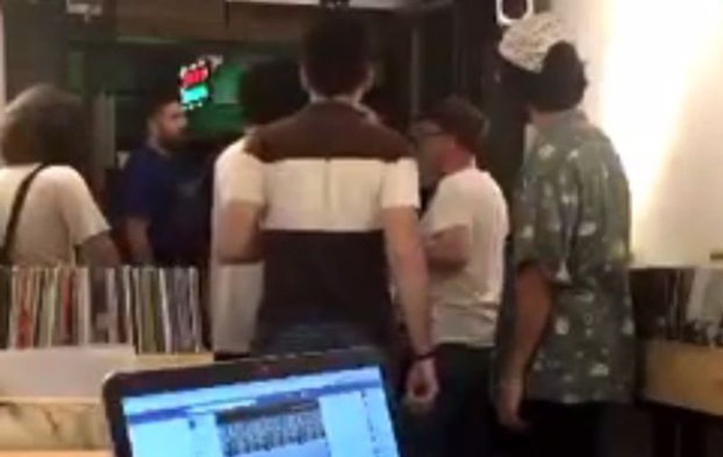 Fanii unei trupe celebre, atacaţi de islamişti pentru că se distrează de Ramadan