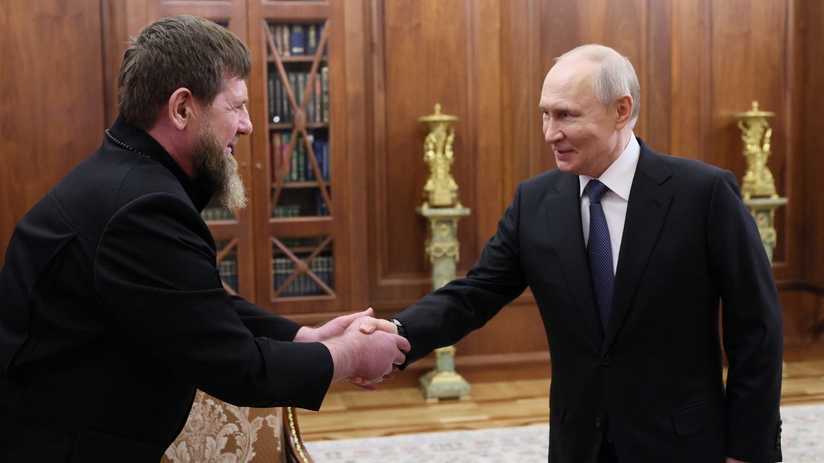 Ramzan Kadîrov și Vladimir Putin nu au avut nicio emoție cu privire la rezultatele de la alegerile din Rusia. Foto: AFP.