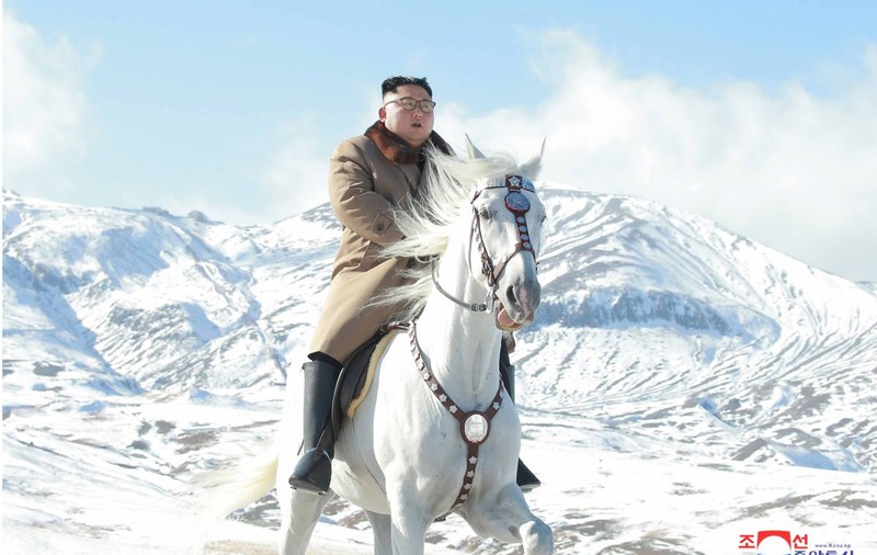 Presa din Coreea de Nord recunoaște: Kim Jong Un nu poate călători în spațiu și timp