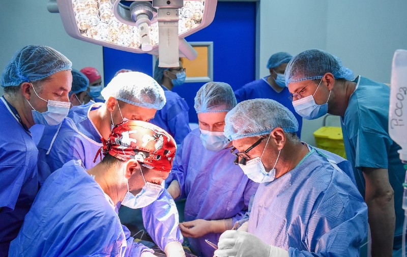 Transplant hepatic cu recoltare minim invazivă, realizat cu succes într-un spital din România