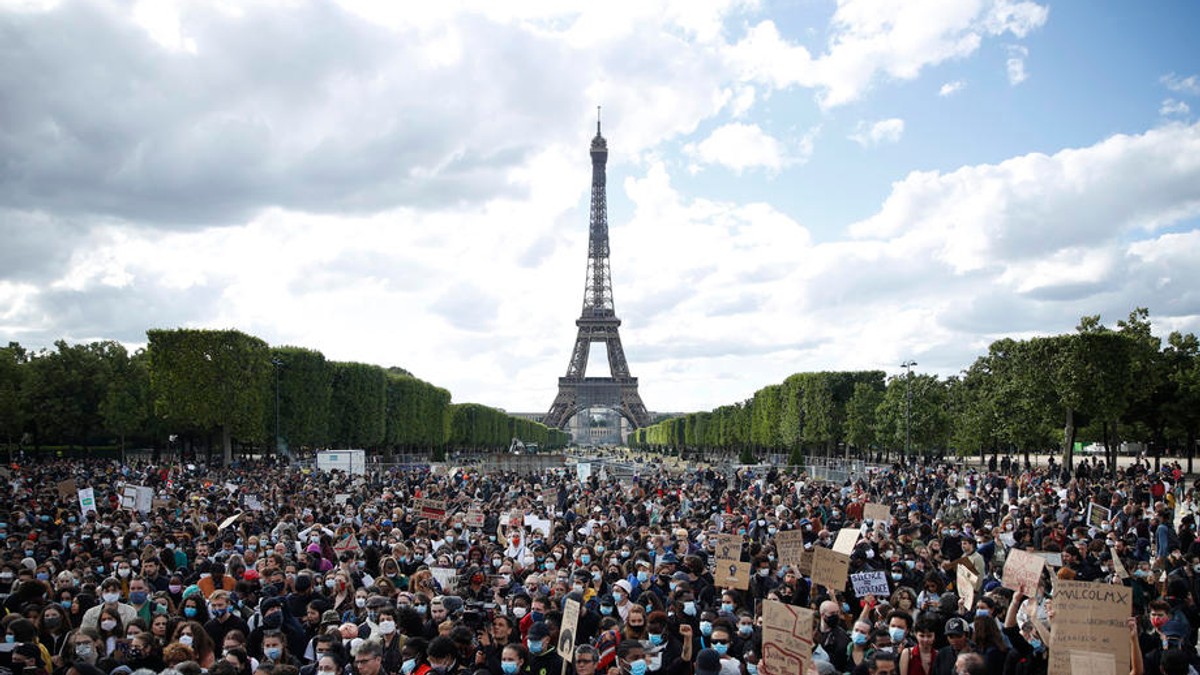 Imagine surprinsă astăzi, 6 iunie, în Paris. Foto: EPA