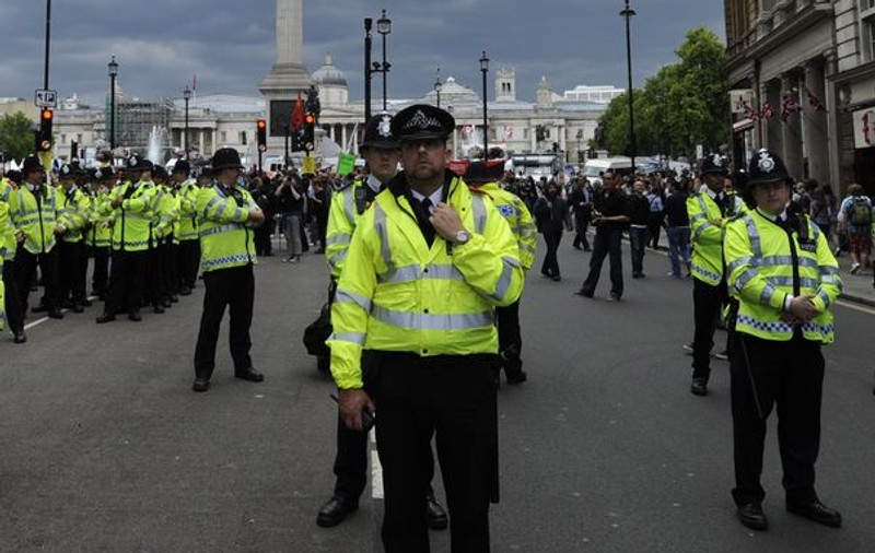 Proteste violente și incendii la Londra