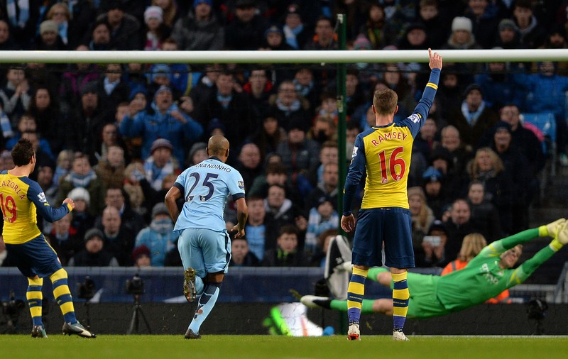 SCANDAL în Anglia! Arsenal a învins Manchester City, ajutată de ”centralul” Mike Dean / VIDEO