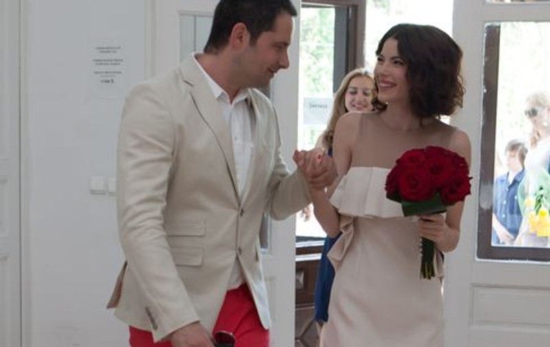 Anca Rusu şi Ştefan Lungu au făcut cununia civilă! Uite ce superbă este ştirista | FOTO