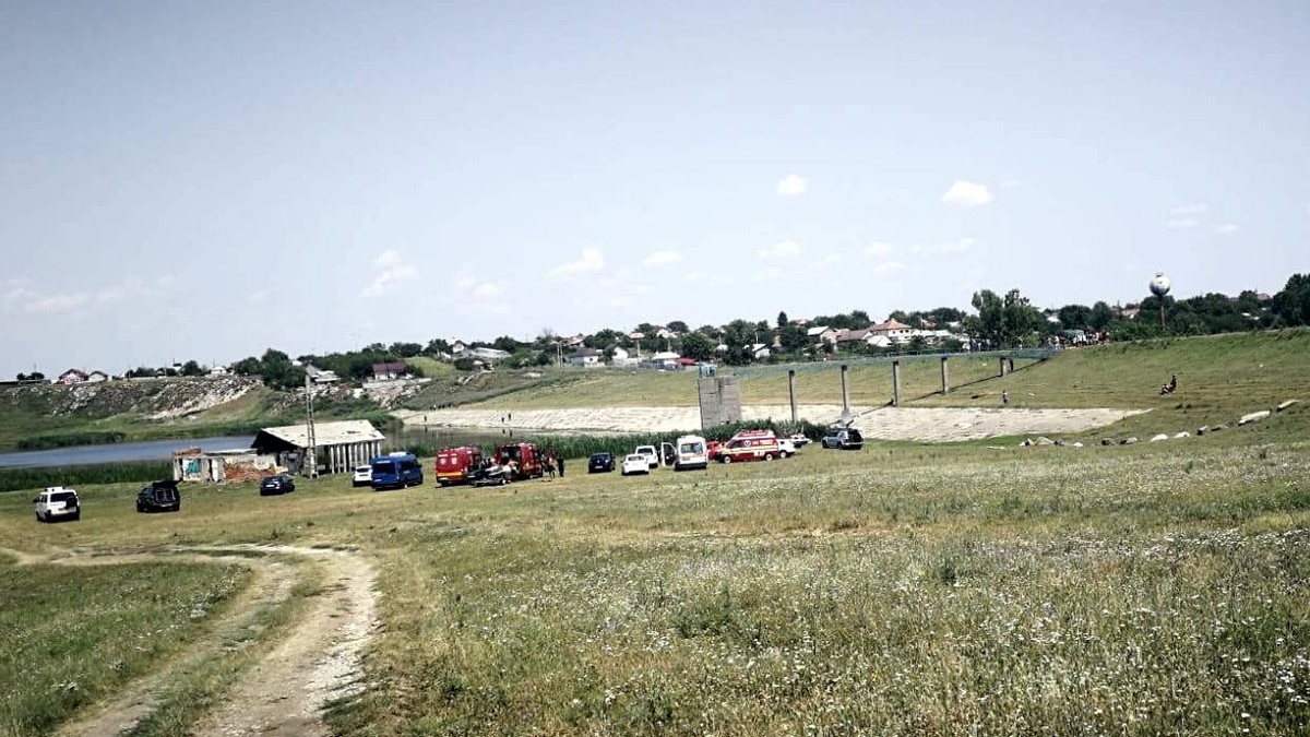 Căutări într-un lac din apropiere de Caracal la 800 de metri de casa principalului suspect