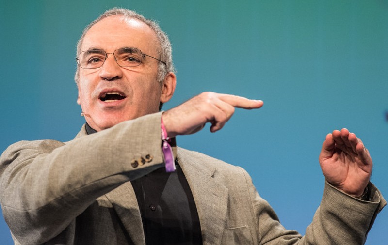 Șahistul Garry Kasparov, la București: „Singura soluție pentru a opri acest război este distrugerea armatei lui Putin din Ucraina. Nu există niciun compromis de făcut”