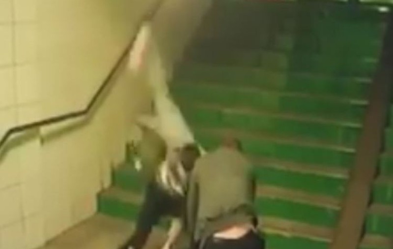 Bărbații care au bătut un bătrân într-un pasaj din Brașov și-au primit pedeapsa. Ce a decis instanța