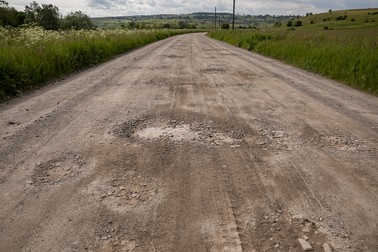 Așa arată drumul de 11 km care leagă Dăișoara de Ungra