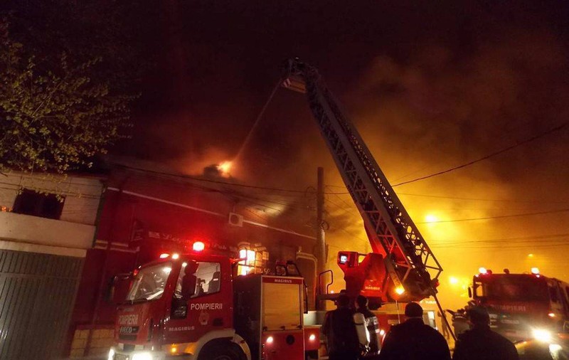 INCENDIU PUTERNIC, într-un bloc din Cluj! 